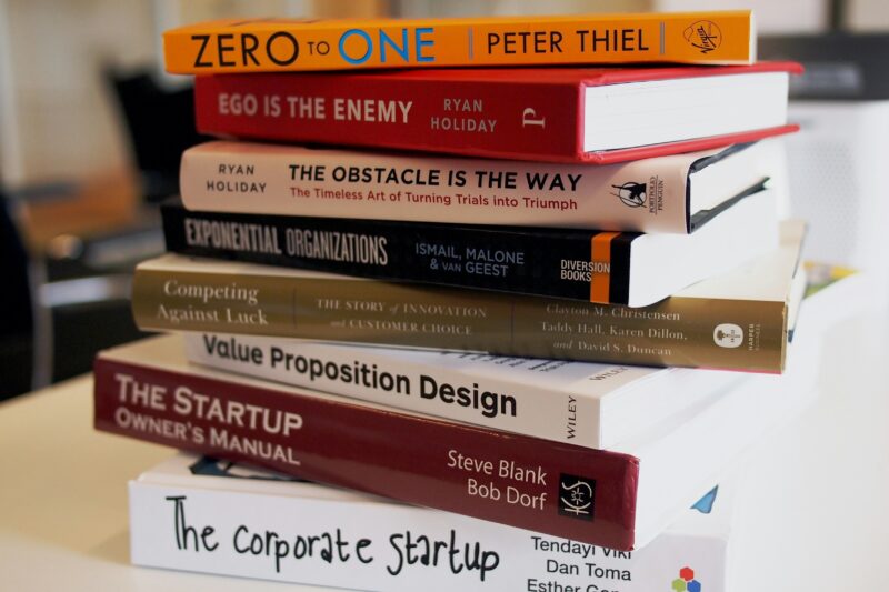 The Books Elon Musk, Jeff Bezos, and Bill Gates Recommend Reading